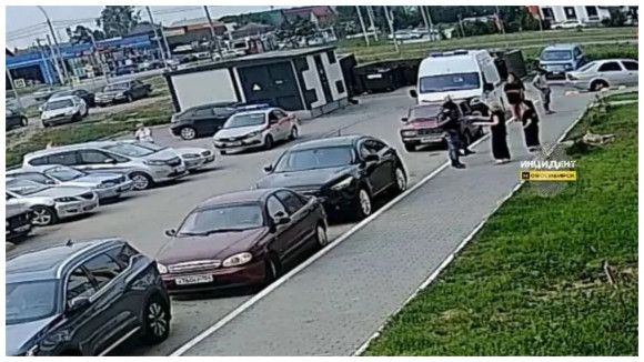Тело неизвестного нашли под окнами многоэтажки в Новосибирске